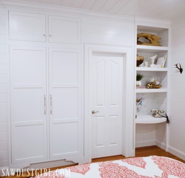Tiny closet in small bedroom.